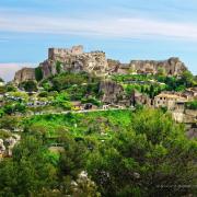 Le village des baux de provence et son chateau v2