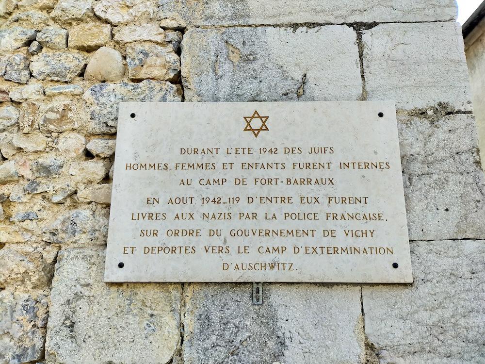 Photo 27 plaque comme morative